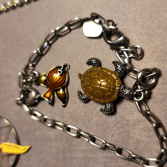 Assorted Items - Picture 4 of 6